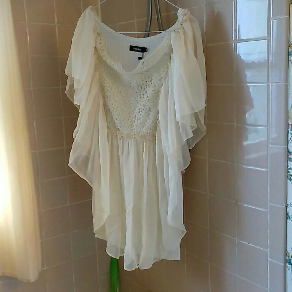 NWT Beautiful cream-colour Top